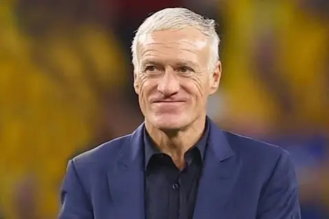 ديشامب يجهز مفاجأة مزدوجة في تشكيل فرنسا لمواجهة إسبانيا بكأس العالم